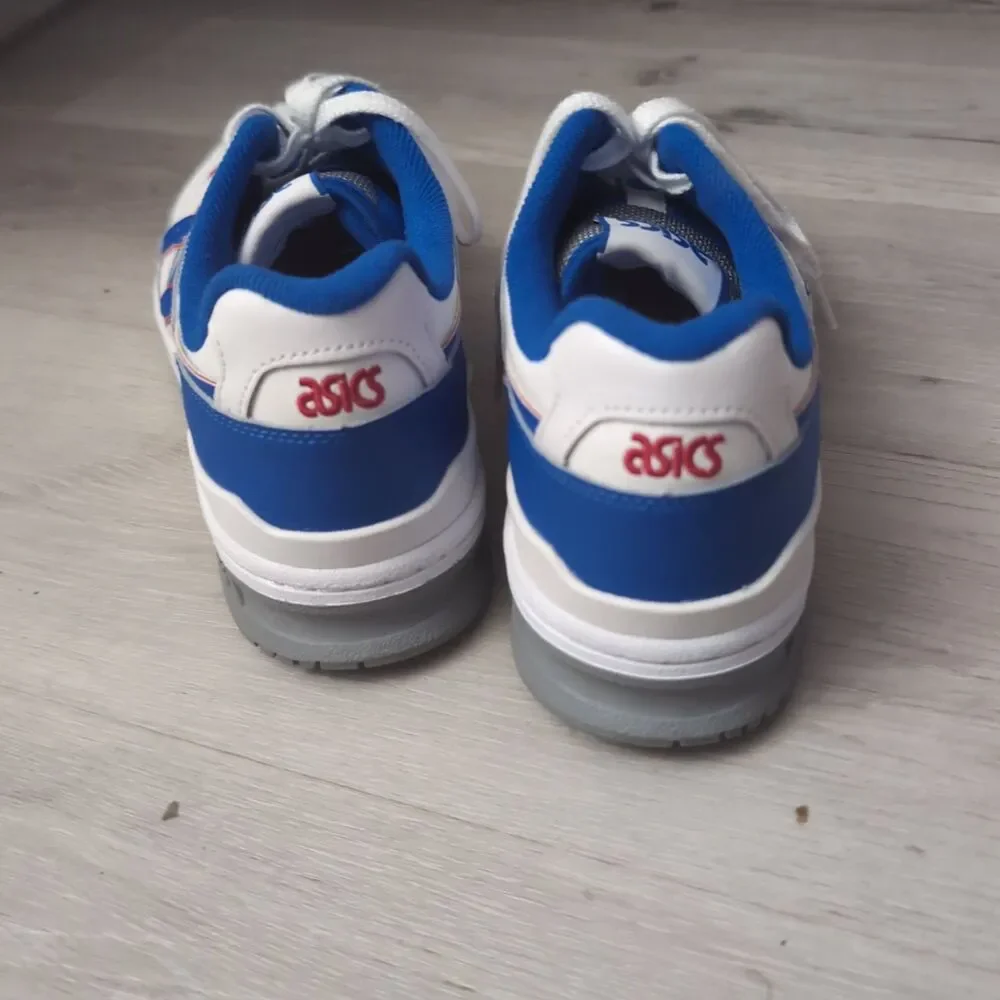 ASICS Shoes Newyork Knicks Mens Size 10 white and blue Asics Shoes